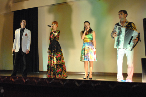 Dari kiri ke kanan: Emil Kadirov, Ksenia Lazunina, Lenara Osmanova, dan Gennadiy Pankratov. (Rosawati Oktarina/Pusat Kebudayaan Rusia)